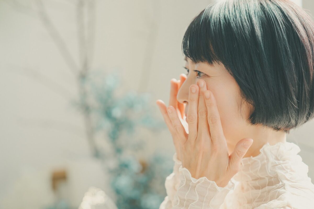 寝ているのにクマが取れないなら「原因に合った対策」が近道